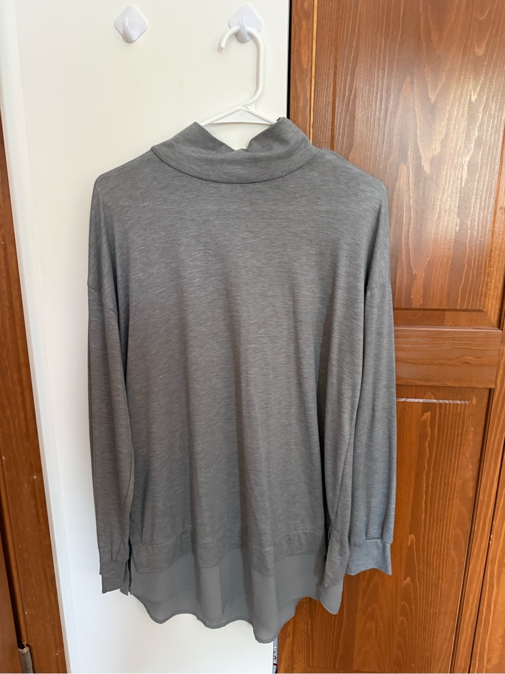 Ann Taylor Women’s Gray Turtleneck Sweater Size L